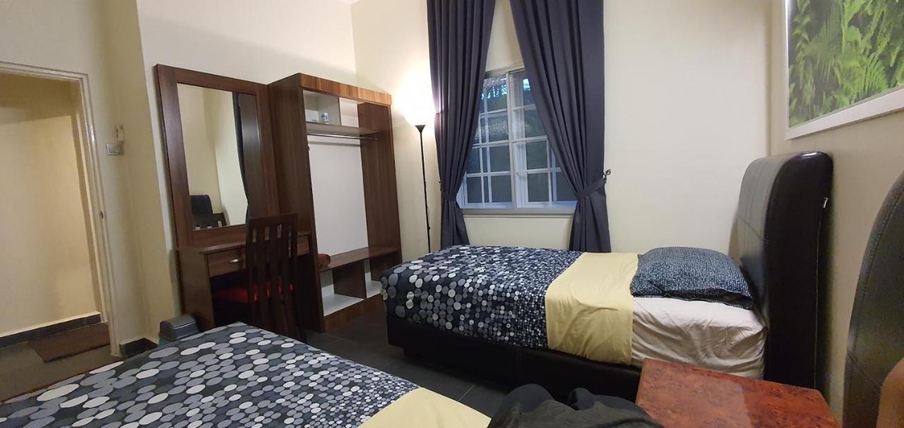 Gerard'S "Backpackers" Roomstay No Children Adults Only Cameron Highlands Exterior photo