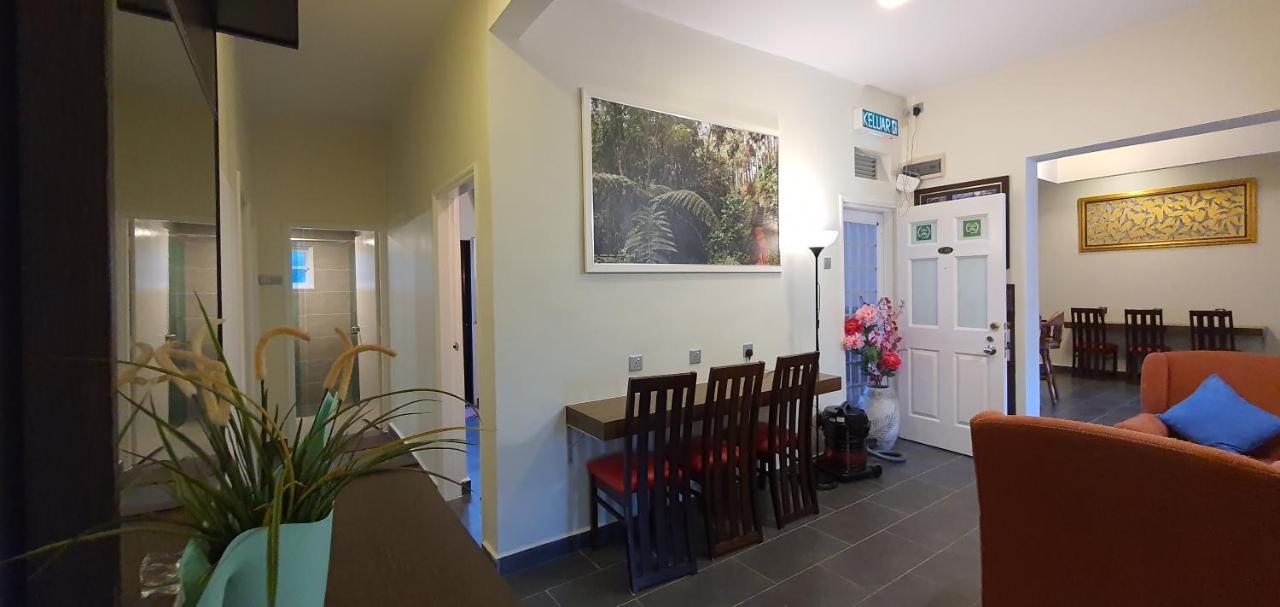Gerard'S "Backpackers" Roomstay No Children Adults Only Cameron Highlands Exterior photo