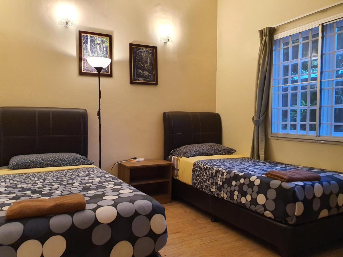 Gerard'S "Backpackers" Roomstay No Children Adults Only Cameron Highlands Exterior photo